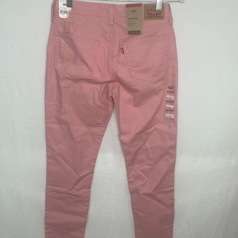 Levis, nwt pink color, size W27 x L 32 - Picture 2 of 7